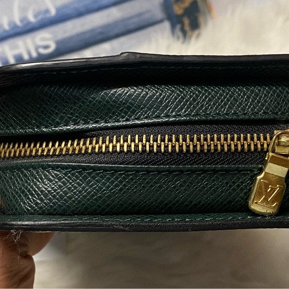 💕💕💕SOLD💕💕💕
🤩🤩🤩ORSAY TAUGA GREEN CLUTCH🤩🤩🤩 - Picture 7 of 16
